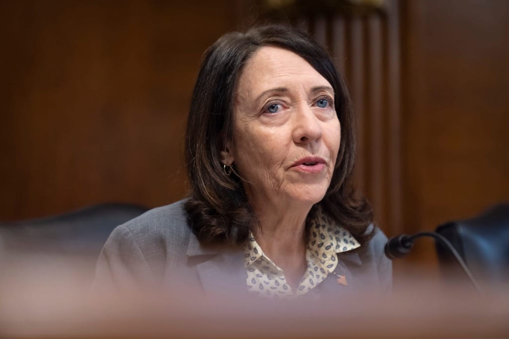 Cantwell Says AT&T, Verizon Blocked Salt Typhoon Inquiry