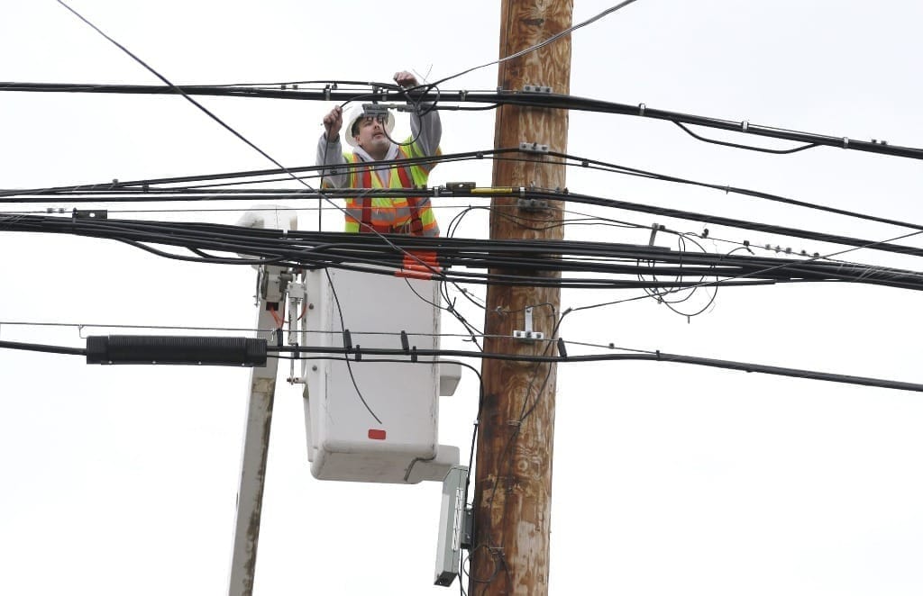 Massachusetts to Open Pole Attachment Rule Review, Streamlining Deployment