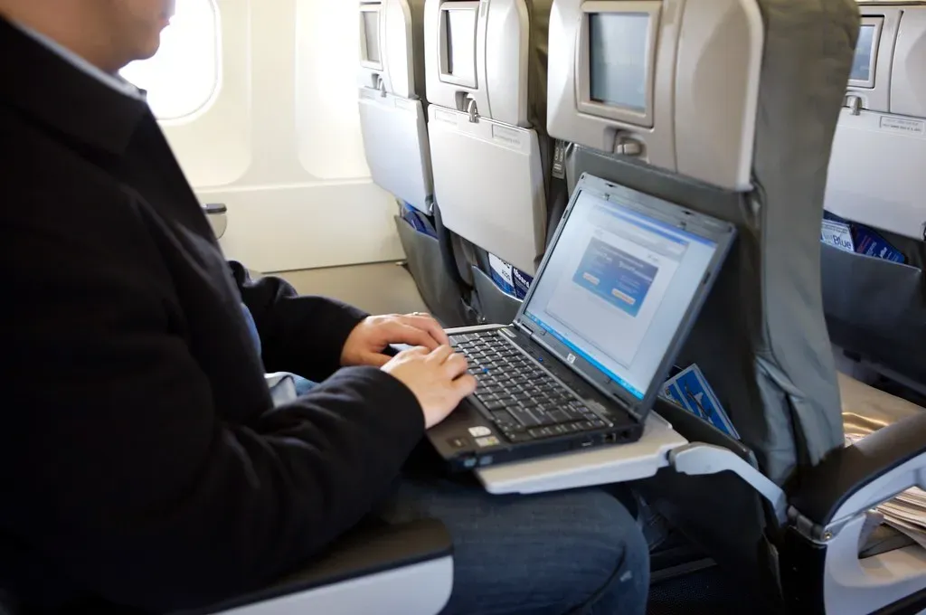 FCC Enhances Broadband Access on Airplanes and Vessels with New Spectrum Rules