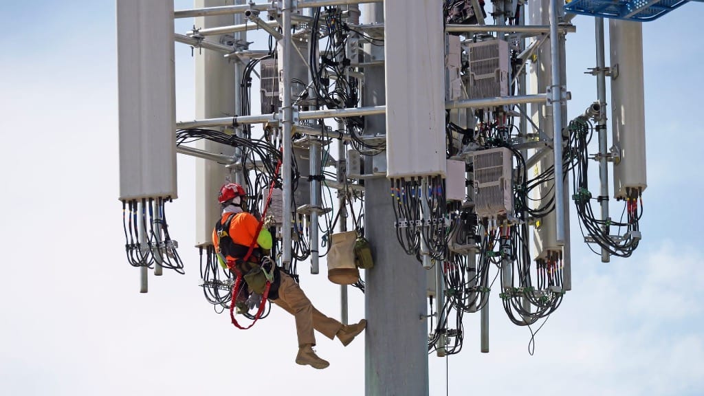 Wireless Industry Wants FCC to Cap Local Permitting Fees, Impose Shot Clocks