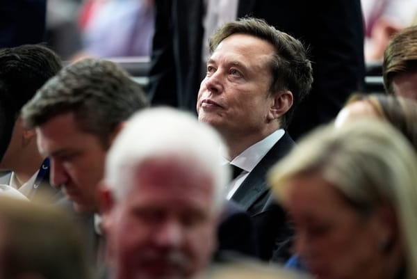 SpaceX Plans New Constellation as Companies Pitch EchoStar Deal to FCC