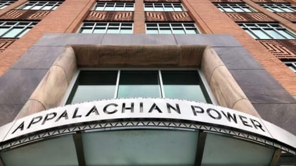 On Pole Attachments, Industry Groups Battle Over Cost Caps and Utility Control